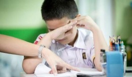 家长爆料小孩被打视频,家长曝光孩子被打惊心动魄瞬间