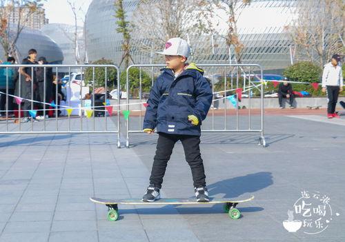 娱乐吃瓜滑板,吃瓜群众围观滑板圈精彩瞬间