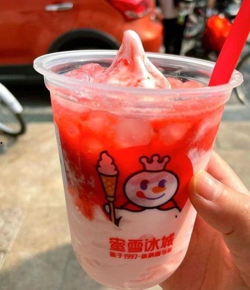 吃瓜娱乐酱蜜雪冰城,吃瓜娱乐酱的甜蜜邂逅